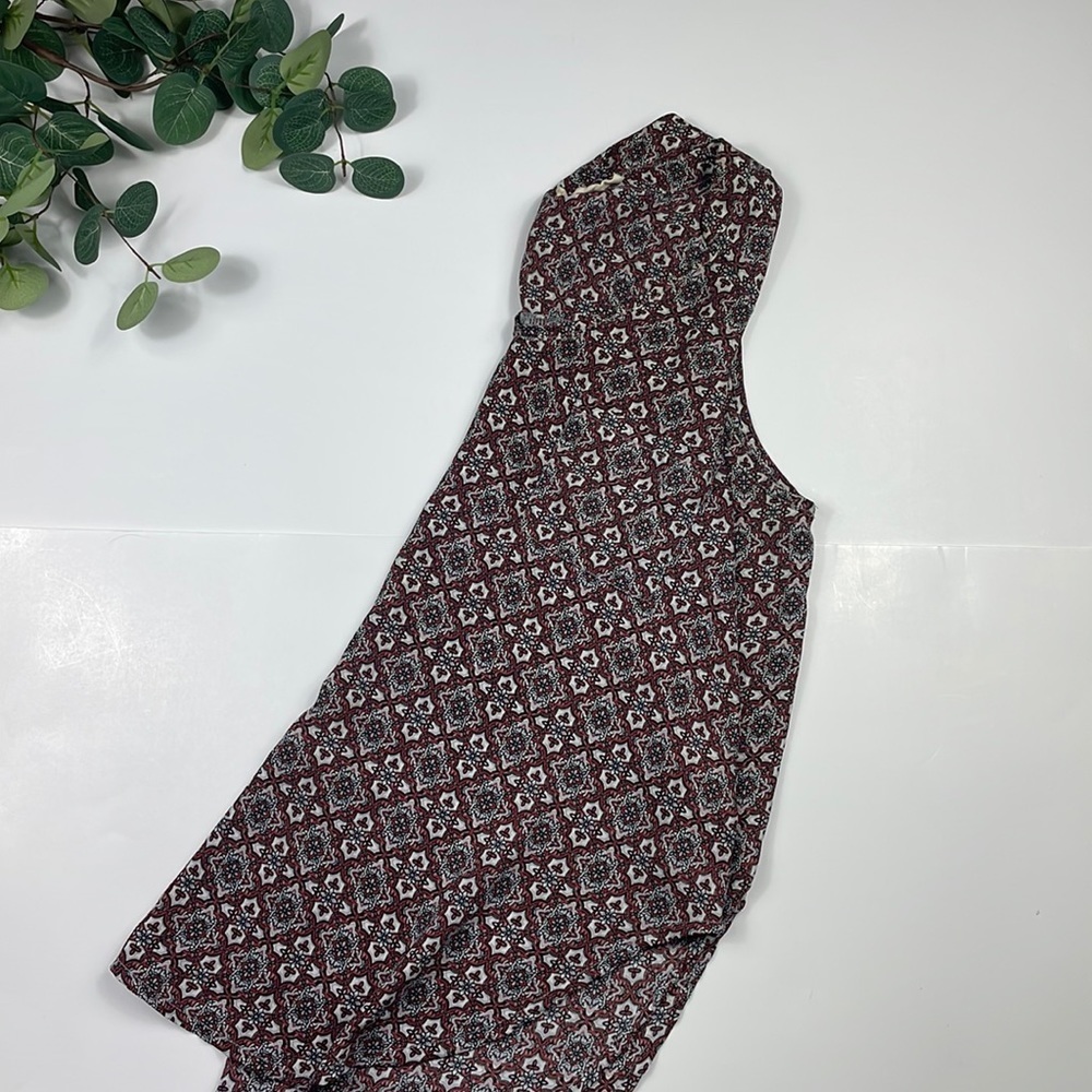 Lush > Paisley Sleeveless Blouse Extra Small